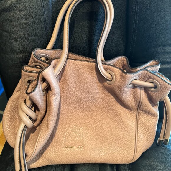 Michael Kors Dalia Large Shoulder bag in Fawn Pink - Picture 6 of 10